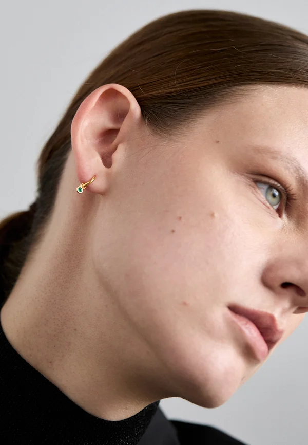 MINI HUGGIE EARRINGS - Ohrringe - green