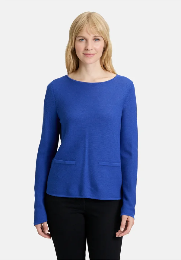 MIT AUFGESETZTEN TASCHEN
 - Strickpullover - adria