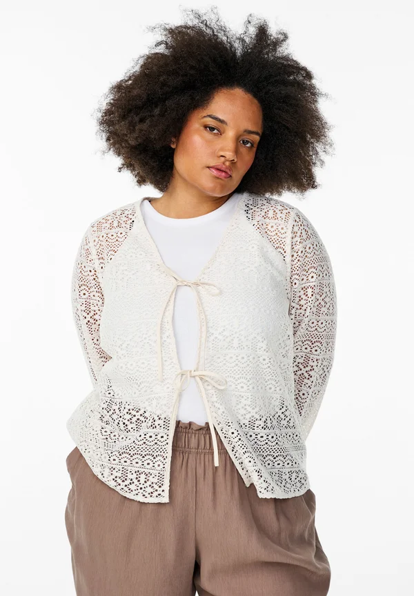 MIT ENMUSTER UND BINDEBÄNDERN - Strickjacke - egret