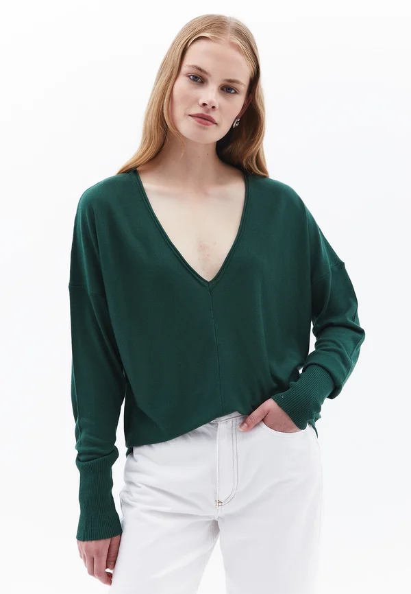 MIT FIGURUMSPIELENDEM LOOK - Strickpullover - dark green