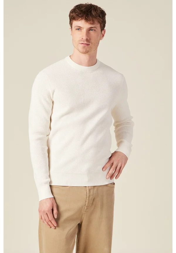 MIT LANGEN ÄRMELN UND RUNDHALSAUSSC - Strickpullover - ecru