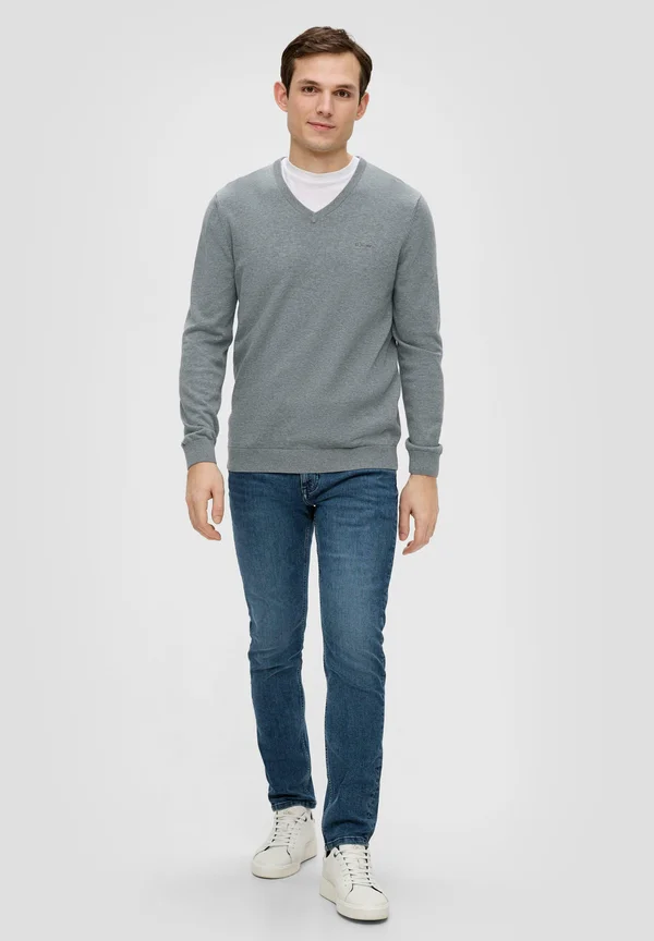 MIT LOGOSTICKERE - Strickpullover - grau