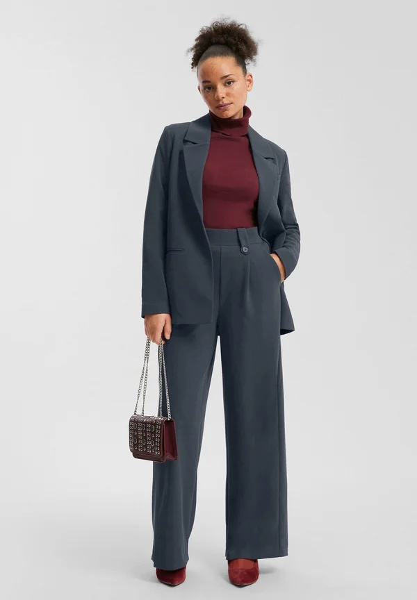 MIT REVERSKRAGEN - Strickjacke - tiefblau