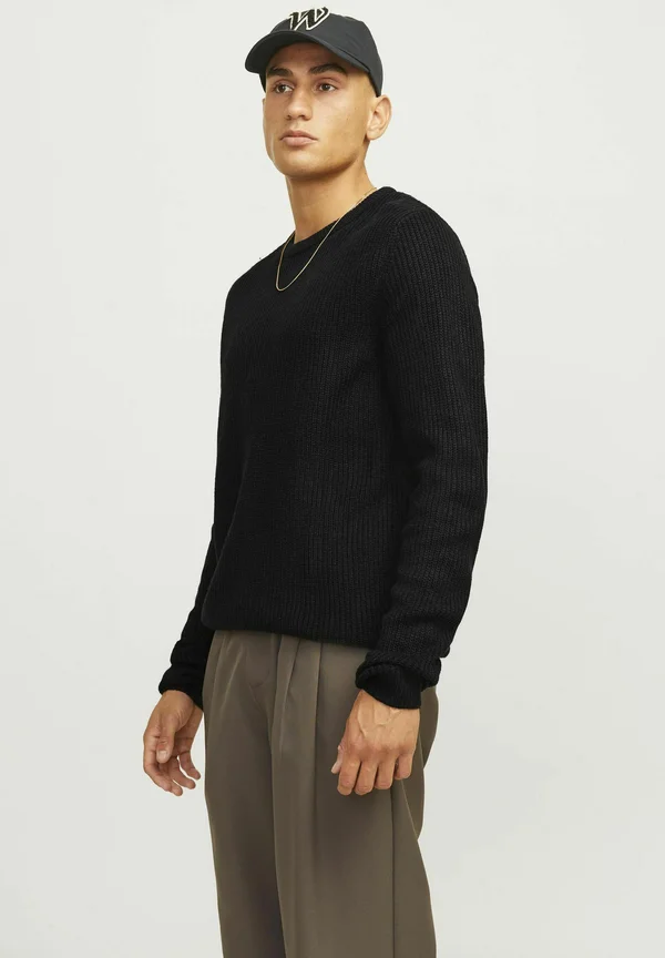 MIT RUNDHALS - Strickpullover - black
