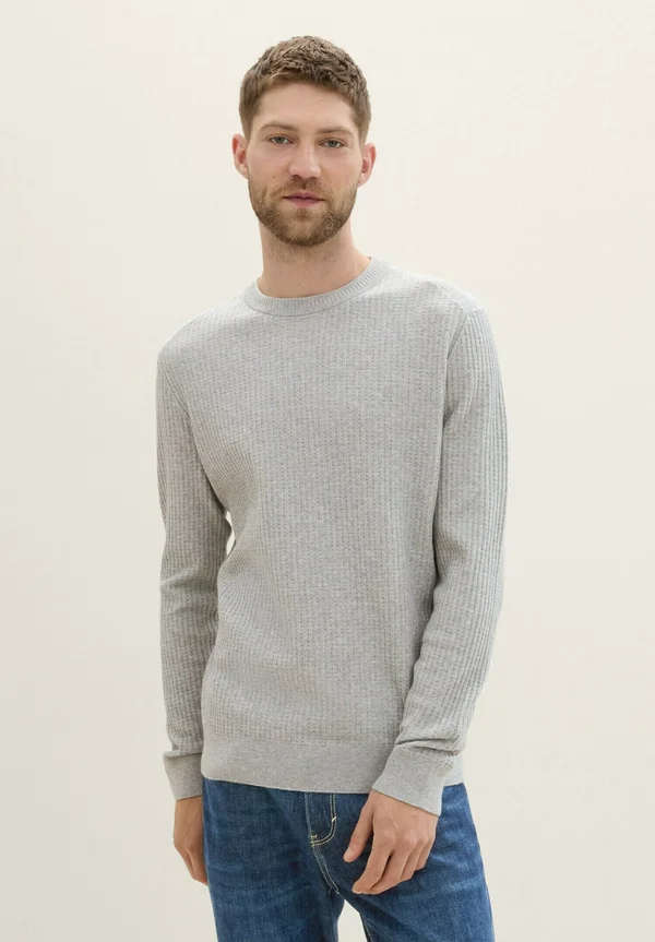 MIT RUNDHALSAUSSCHNITT - Strickpullover - grey heather melange