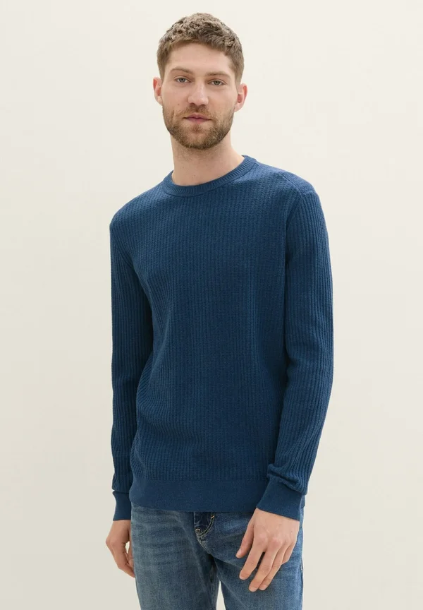 MIT RUNDHALSAUSSCHNITT - Strickpullover - nighttime blue