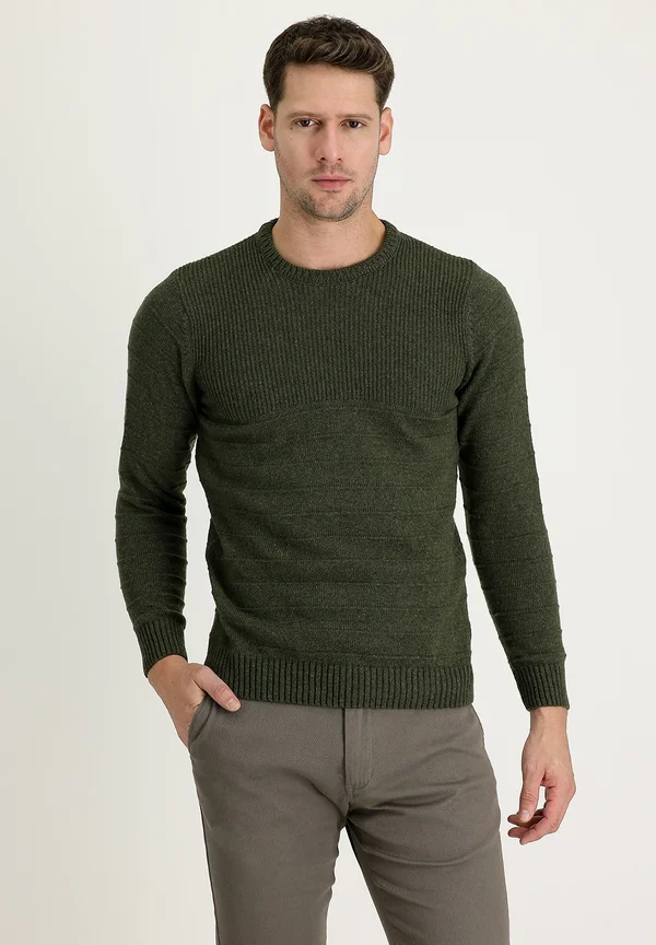 MIT RUNDHALSAUSSCHNITT - Strickpullover - orta haki̇