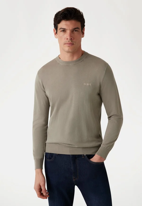 MIT SEITLICHER LOGOSTICKEREI - Strickpullover - verde oliva