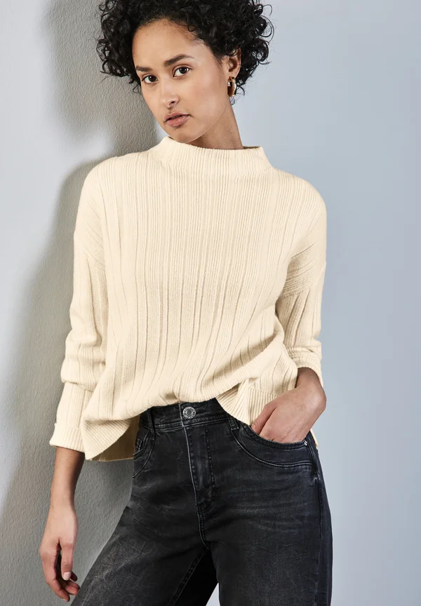 MIT STRUKTUR - Strickpullover - beige