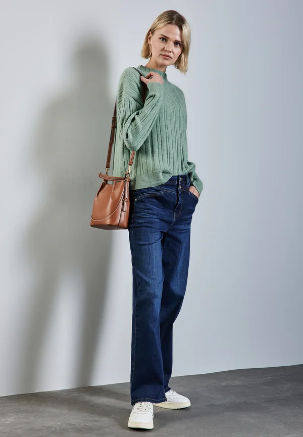 MIT STRUKTUR - Strickpullover - grün