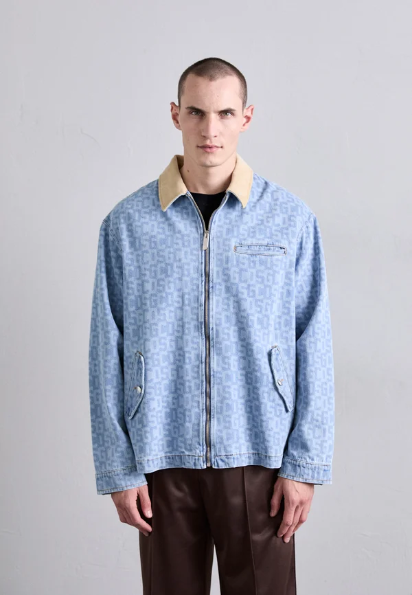 MONOGRAM HARRINGTON JACKET - Jeansjacke - light blue
