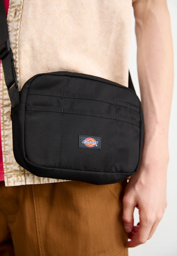 MOREAUVILLE MESSENGER UNISEX - Umhängetasche - black