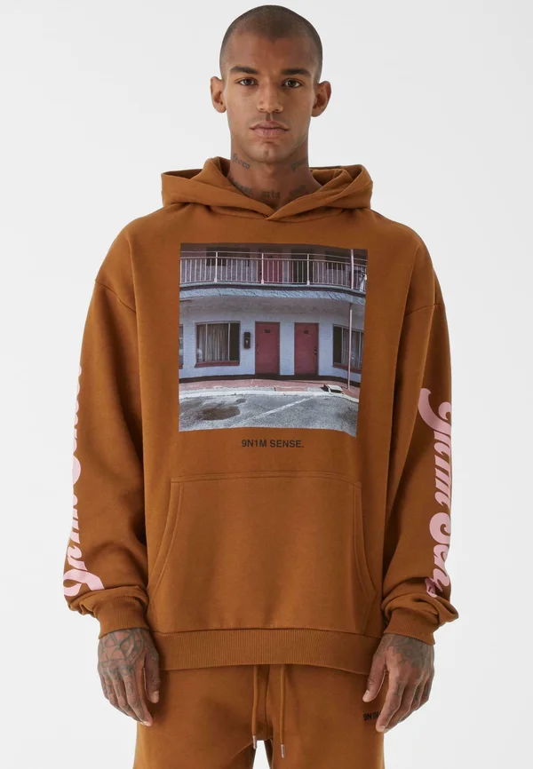 MOTEL - Kapuzenpullover - brown