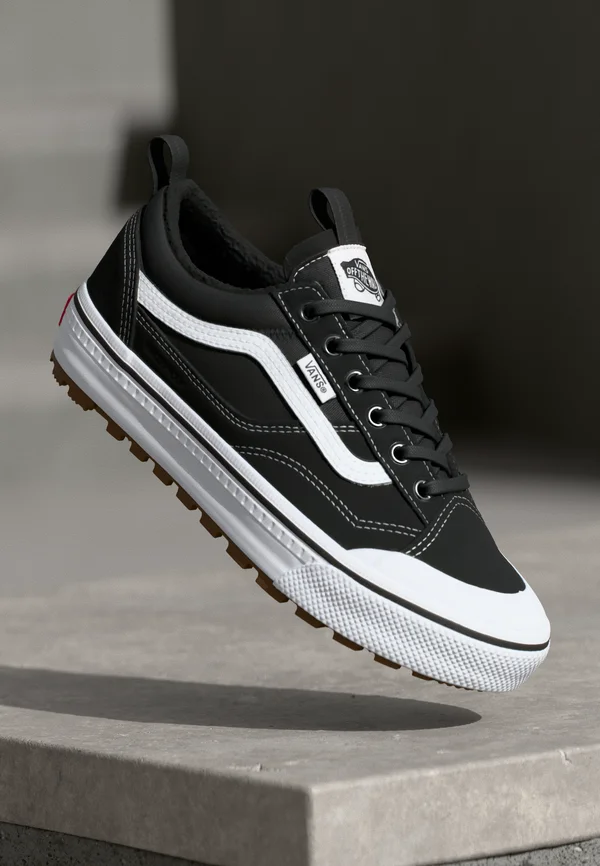 MTE OLD SKOOL UNISEX - Sneaker low - black/white