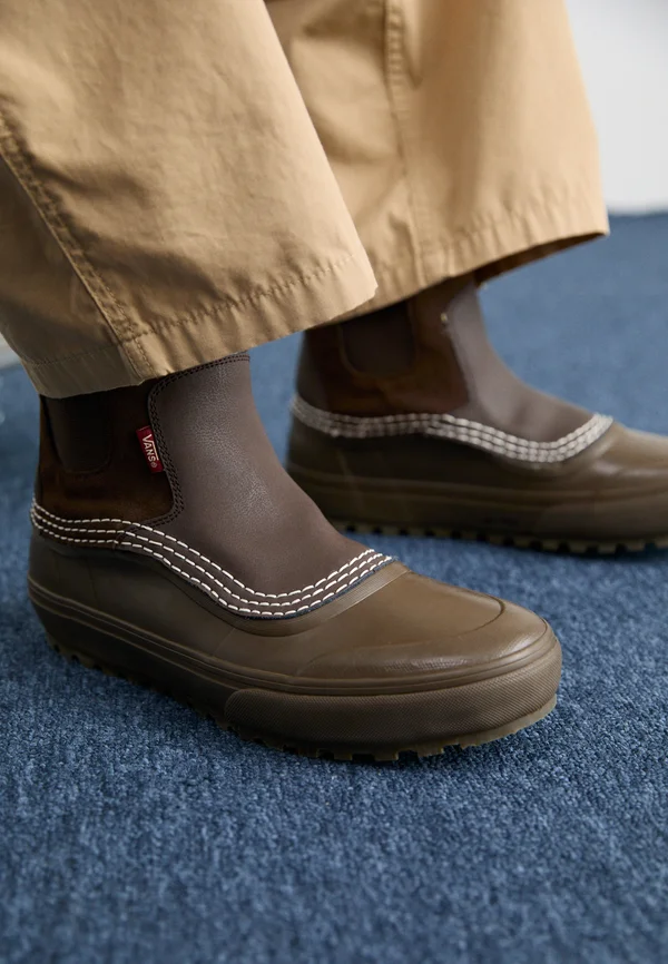 MTE STANDARD MID CHELSEA WATERPROOF UNISEX - Plateaustiefelette - brown