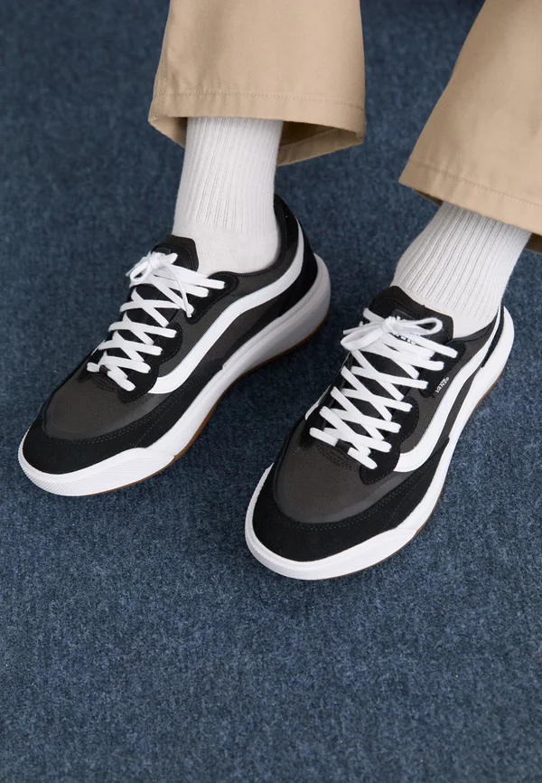 MTE ULTRARANGE 2.0 SE UNISEX - Sneaker low - black/white