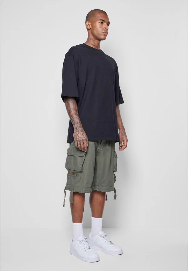 MULTI POCKET - Shorts - olive