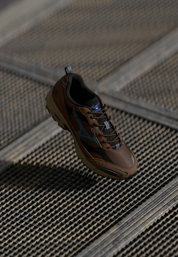 MXR TECH UNISEX - Sneaker low - chicory coffee/silver-coloured/black