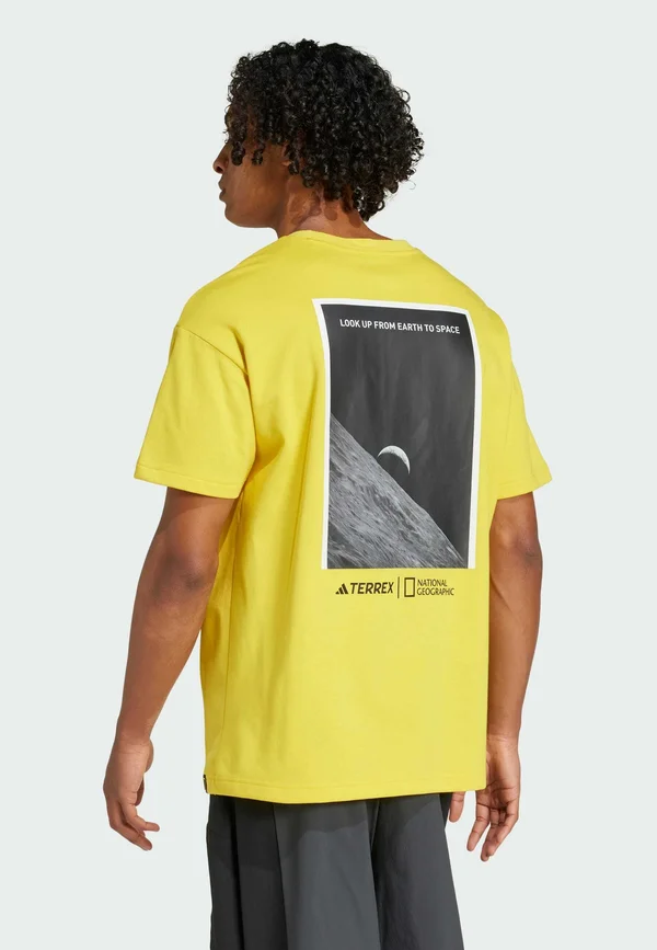 NAT GEO AEROREADY GRAPHIC - Sport T-Shirt - eqt yellow