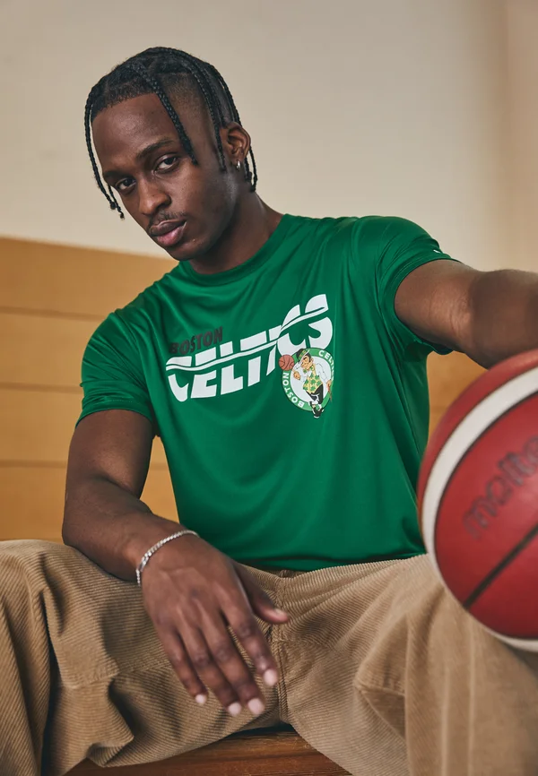 NBA BOSTON CELTICS LEAGUE ESSENTIALS TEE - Vereinsmannschaften - green