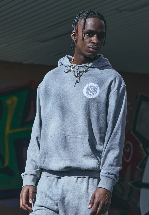 NBA BROOKLYN NETS LEAGUE ESSENTIALSOVERSIZED HOODIE - Vereinsmannschaften - grey