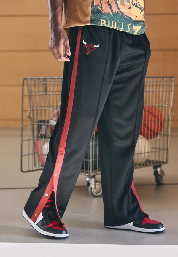 NBA CHICAGO BULLS STRAIGHT JOGGER - Vereinsmannschaften - black