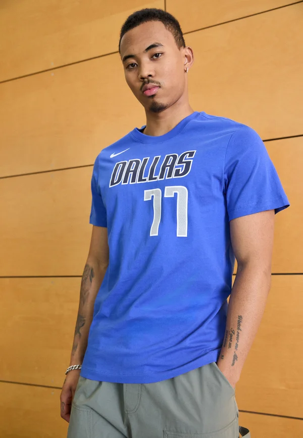 NBA DALLAS MAVERICKS LUKA DONCIC TEE - Vereinsmannschaften - game royal