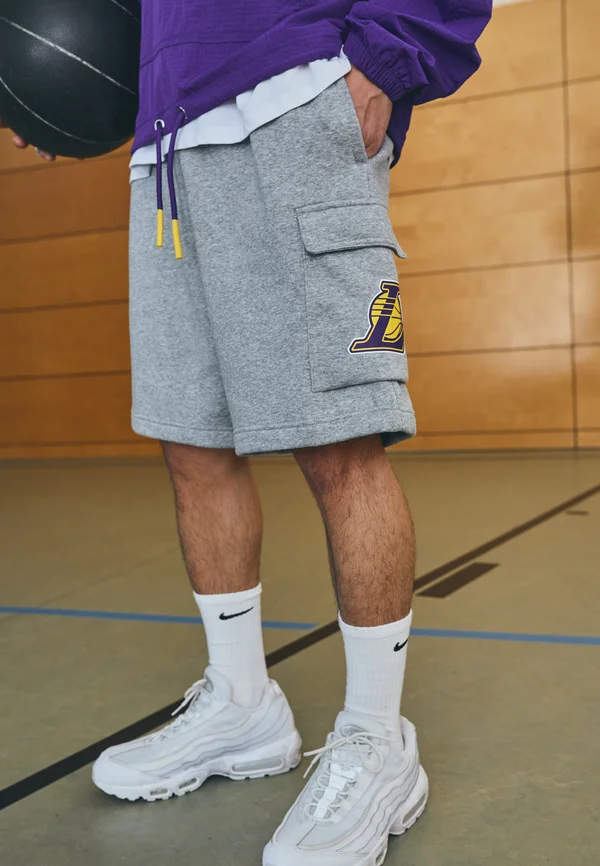 NBA LOS ANGELES LAKERS CARGO SHORT - Vereinsmannschaften - dark grey heather/field purple