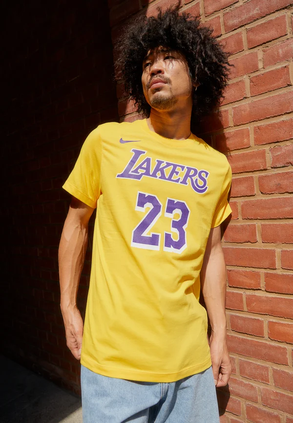 NBA LOS ANGELES LAKERS LEBRON JAMES TEE - Vereinsmannschaften - yellow