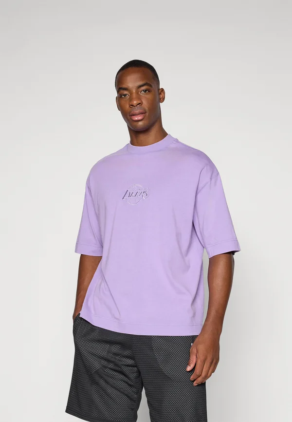 NBA LOS ANGELES LAKERS  WASHED BOX TEE - Vereinsmannschaften - lilac
