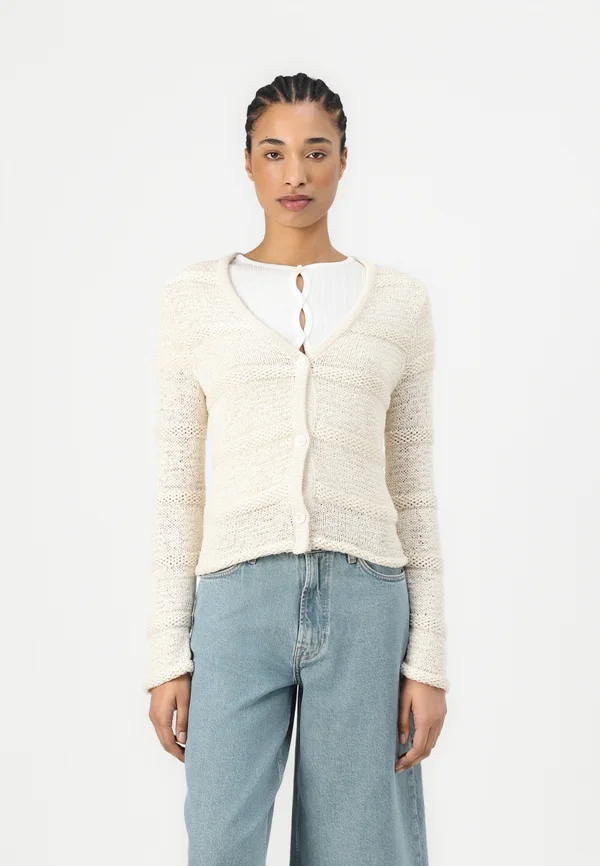 NETTIE - Strickjacke - egret