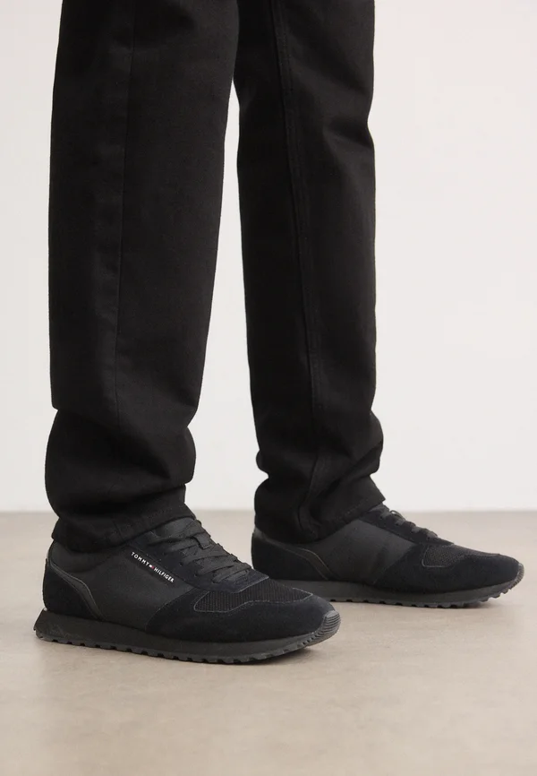 NEW RUNNER FLAG - Sneaker low - black