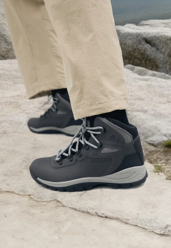 NEWTON RIDGE™ PLUS - Hikingschuh - quarry/cool wave