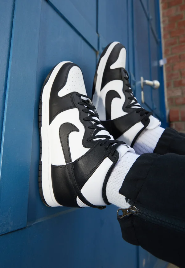 NIKE DUNK HI RETRO BTTYS - Sneaker high - white/black/total orange
