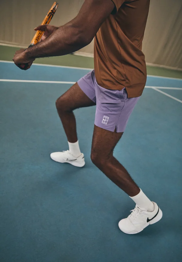 NIKECOURT ADVANTAGE 8 INCH SHORT - Kurze Sporthose - dusty amethyst/white