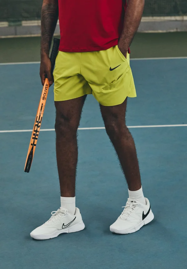 NIKECOURT SLAM SHORT - Kurze Sporthose - high voltage/medium ash