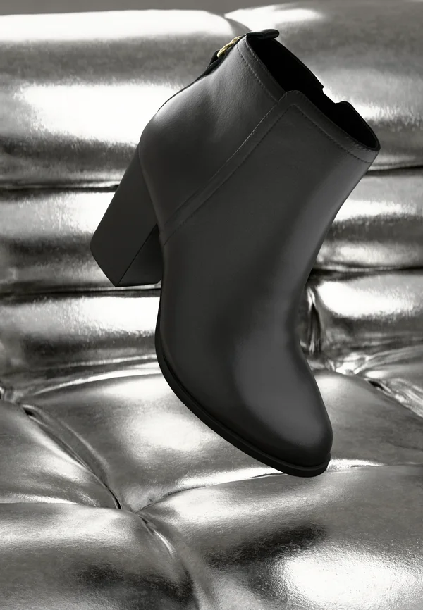 NOEMIA - Stiefelette - black