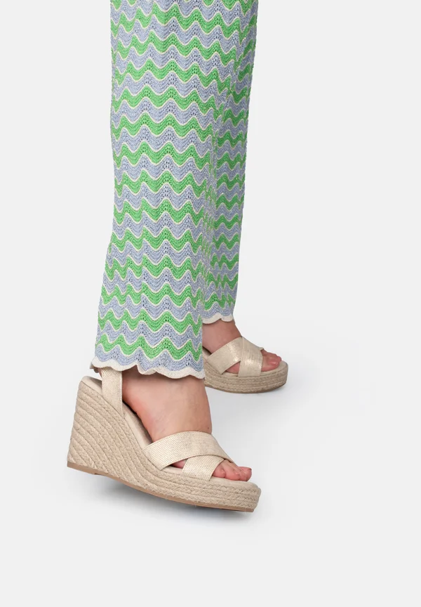 NOLA  - Keilsandalette - gold