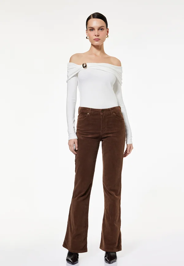 OFF SHOULDER - Strickpullover - beige