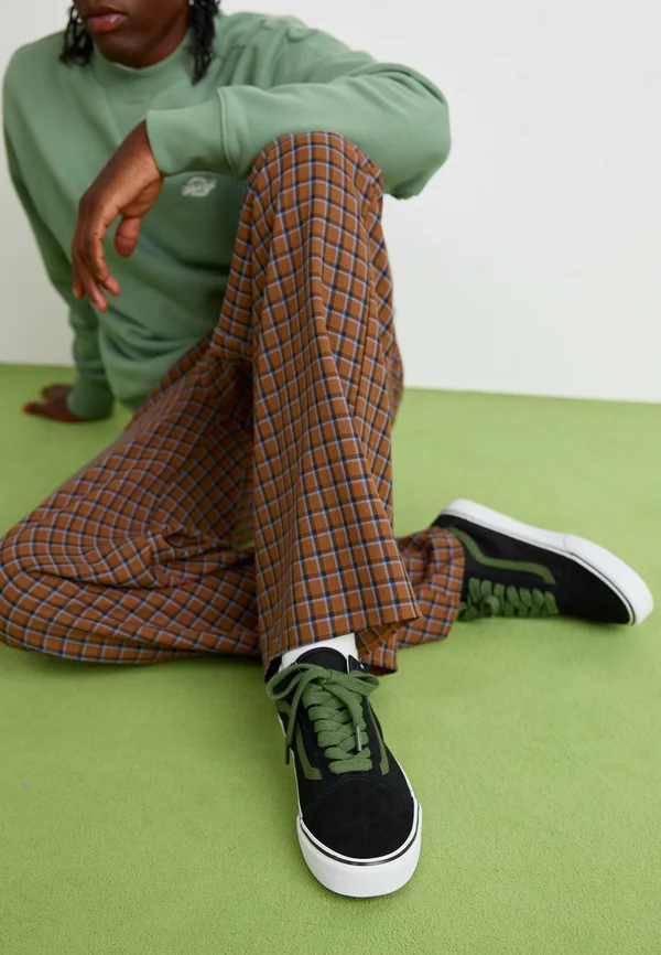 OLD SKOOL UNISEX - Skateschuh - pop black/green