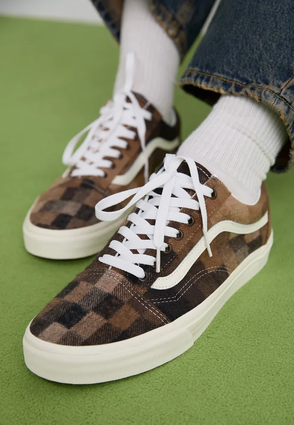 OLD SKOOL UNISEX - Sneaker low - brown