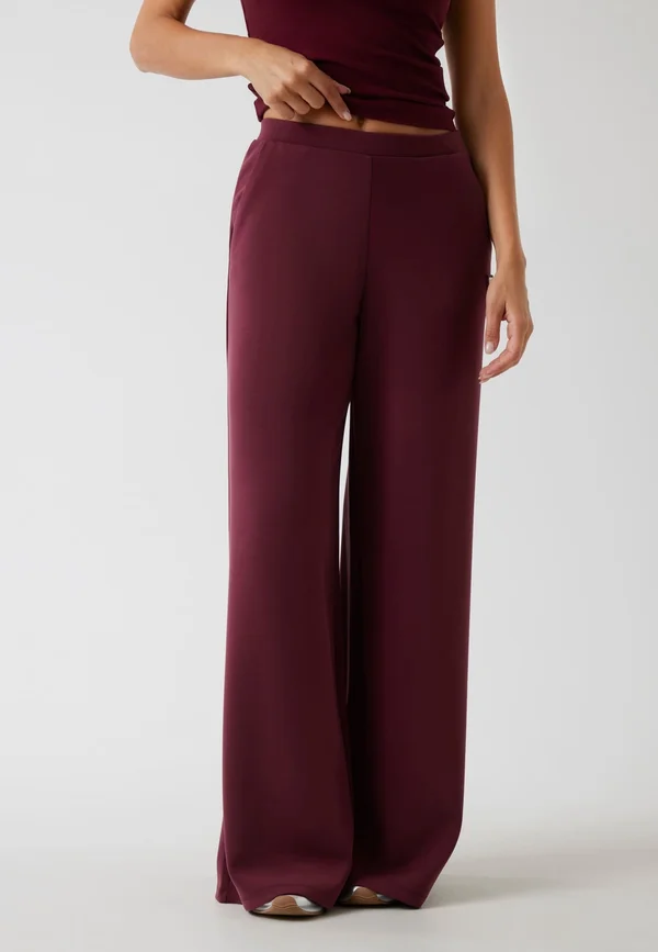 OLYMPE WIDE LEG - Jogginghose - weinrot