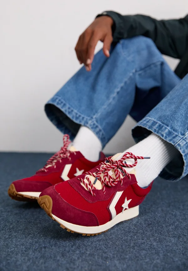 OMEGA TRAINER PREMIUM UNISEX - Sneaker low - university red/vintage white/team red