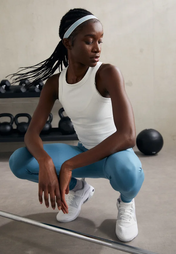 ONE FITTED CROP TANK - Top - white