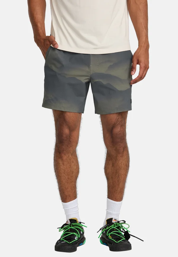 OUTSIDER  - Shorts - green