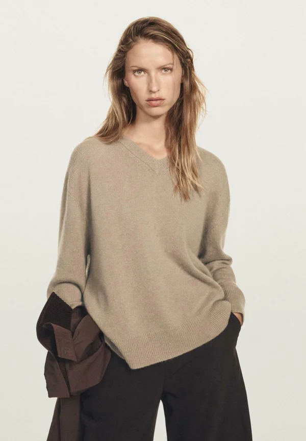 OVERSIZE V-NECK WITH LONG SLEEVE - Strickpullover - brown