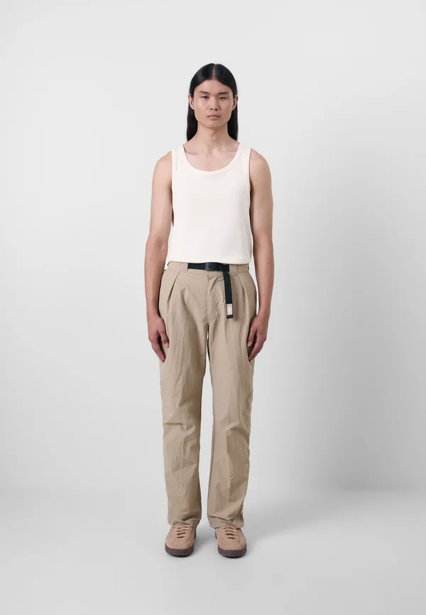 OVERSIZED FIT PANT UNISEX - Stoffhose - desert sand