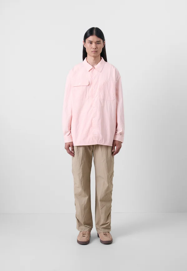 OVERSIZED FIT PIECED WORKSHIRT UNISEX - Hemd - english rose