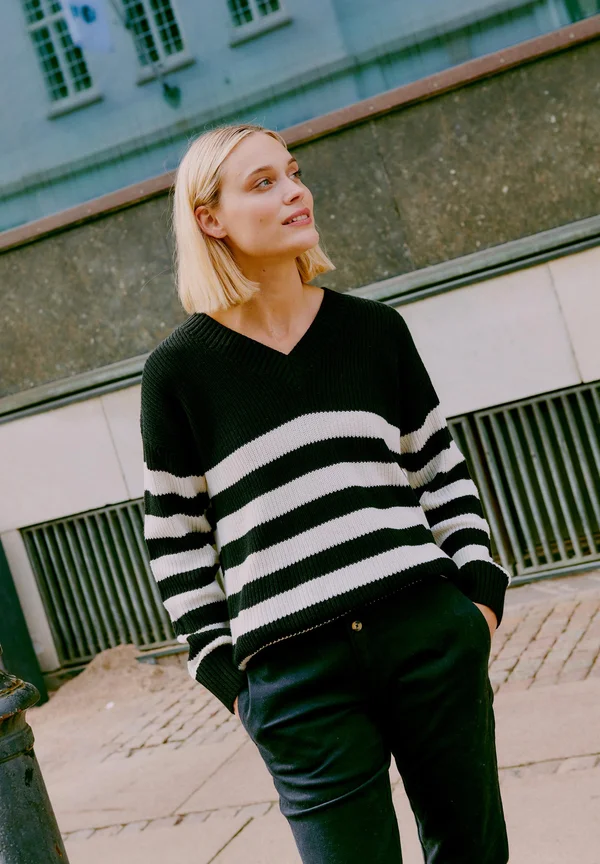 OXKALA - Strickpullover - true black