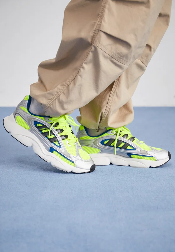 OZMILLEN UNISEX - Sneaker low - solar yellow/silver metallic/core black